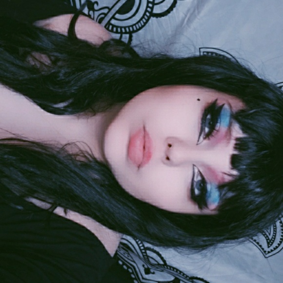 Poshmark profile picture for @propaganda